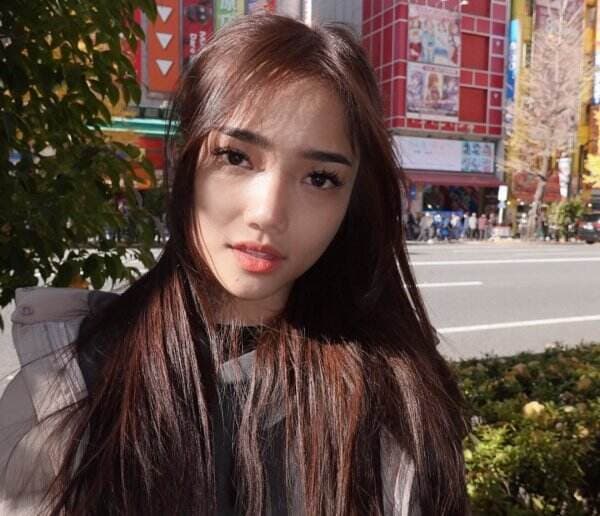 5 Potret Fuji Selama Liburan Tahun Baru di Jepang, Bikin Ekspresi <i>Awkward</i> Tapi Tetap Cantik