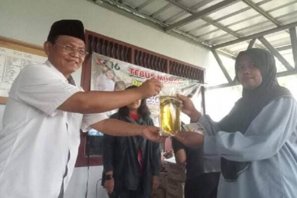 Gelar Tebus Minyak Goreng Murah di Cipanileman Bandung, Ini Pesan Caleg Perindo Abdul Khaliq Ahmad