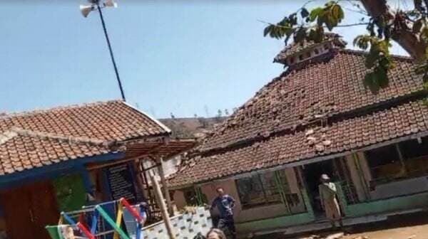 <i>Update</i> Gempa Bandung, BNPB: Guncangan Sebabkan Rumah hingga Infrastruktur Publik Rusak