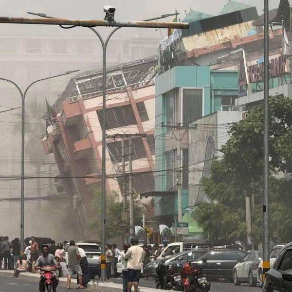 Gempa Dahsyat Tewaskan 140 Orang di Myanmar, Sejumlah Bangunan Roboh Gempa Dahsyat Tewaskan 140 Orang di Myanmar, Sejumlah Bangunan Roboh