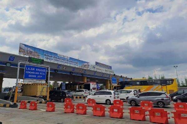 One Way Lokal Dicabut, Dirlantas Polda Jateng: Arus Balik Sudah 80 Persen One Way Lokal Dicabut, Dirlantas Polda Jateng: Arus Balik Sudah 80 Persen
