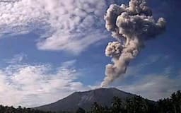    Gunung Ibu Dua Kali Erupsi Pagi Ini, Abu Vulkanik Mencapai 3.000 Meter   