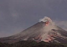 Gunung Merapi Meletus Luncurkan Awan Panas Guguran Sejauh 1.100 Meter