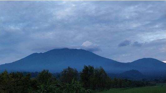 Aktivitas Gunung Raung Meningkat, Badan Geologi: Terjadi 61 Kali Gempa Hembusan