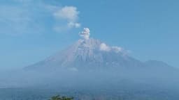 Gunung Semeru Erupsi Pagi Ini, Luncurkan Abu Vulkanik 1.000 Meter