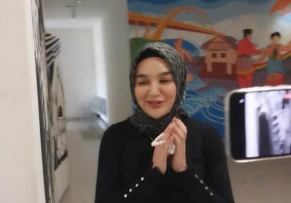 Potret Selebgram Cantik Hana Hanifah Datangi Polda Riau, Diperiksa Terkait Apa?