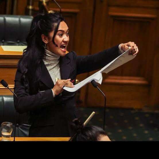 Viral Karena Aksi Menari Haka di Parlemen, Begini Kehidupan Hana-Rawhiti Sekarang Viral Karena Aksi Menari Haka di Parlemen, Begini Kehidupan Hana-Rawhiti Sekarang