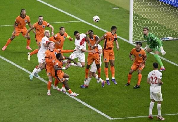Hasil Timnas Belanda vs Turki di Perempatfinal Euro 2024: Gol Ciamik Stefan de Vrij Bawa Tim Oranje Samakan Kedudukan 1-1!