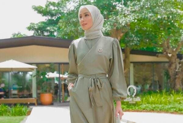 5 Warna Jilbab yang Cocok Dipadukan dengan Baju Hijau Sage