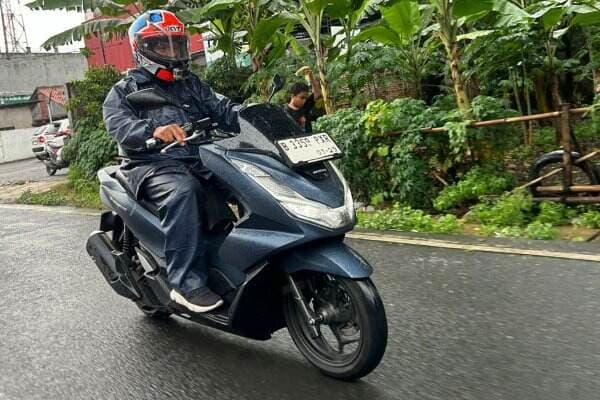 Musim Hujan, Pengendara Motor Jangan Salah Pilih Jas Hujan