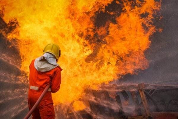 Kebakaran Lapak Semi Permanen di Tanjung Priok Diduga Akibat Korsleting Listrik