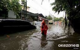  Imbas Luapan Ciliwung, 2 RT di Kampung Melayu Terendam Banjir Setinggi 40 Cm   