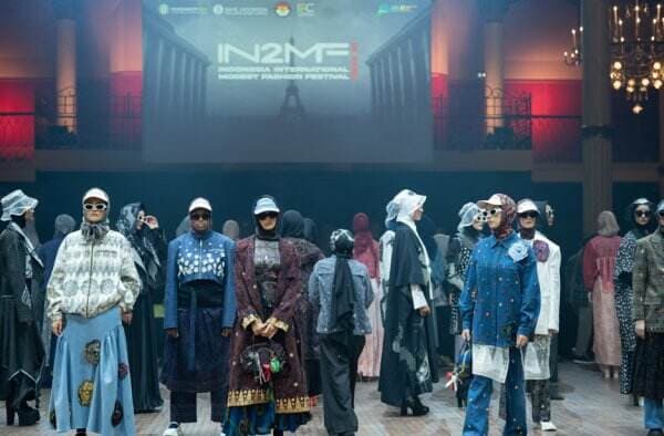 IN2MF Paris 2024 Sukses, Modest Fashion Wastra Indonesia Bersinar di Panggung Dunia