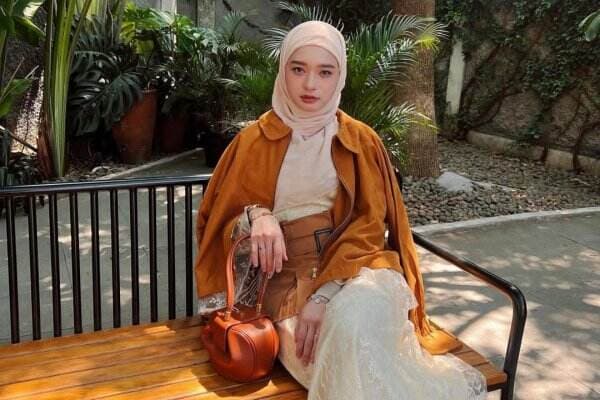 Inara Rusli Wujudkan Impian Berangkat Umrah Bersama Tiga Anaknya