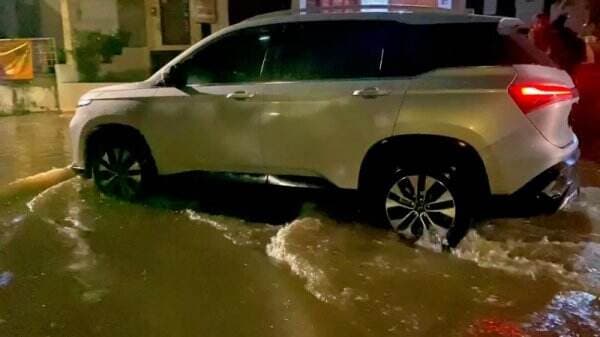 Hujan Lebat Guyur Jakarta, Sejumlah Ruas Jalan Terendam Banjir