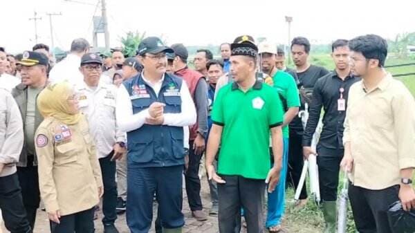  Mensos Gus Ipul Tinjau Langsung Korban Banjir Pasuruan 