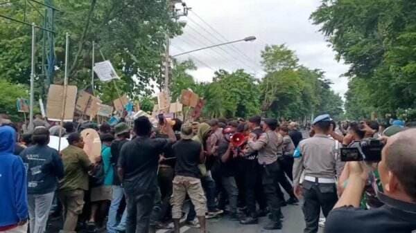 Demo Massa Papua di Yogyakarta Berujung Bentrok, Sejumlah Polisi Terluka