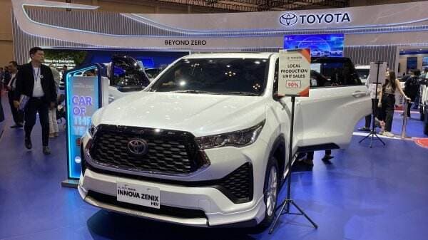 Toyota Kuasai Hampir 40 Persen Pasar Mobil Hybrid, Innova Zenix Jadi Andalan