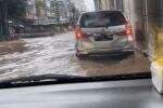 Jakarta Diguyur Hujan Deras, Jalan Ciledug Raya Arah Cipulir Terendam Banjir
