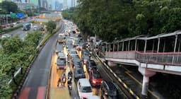 Jakarta Hujan Deras, Jalan Gatsu Arah Slipi Macet Panjang