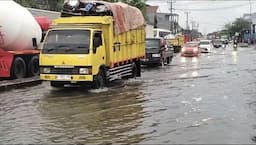 Jalur Pantura Kabupaten Bekasi Banjir, Mobil dan Motor Banyak Mogok