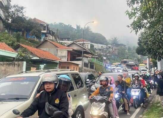 Arus Mudik H-3 Lebaran, Kemacetan di Jalur Nagrek Bandung Capai 5 Km Arus Mudik H-3 Lebaran, Kemacetan di Jalur Nagrek Bandung Capai 5 Km