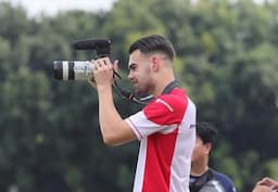 Aksi Jens Raven Jadi Fotografer Dadakan saat Absen Latihan Timnas Indonesia U-20