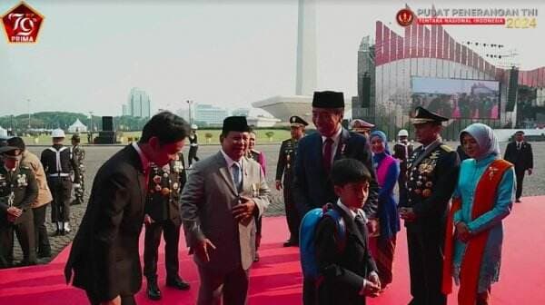 Ditemani Jan Ethes, Jokowi Tiba di Monas Hadiri Puncak HUT Ke-79 TNI