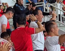 Momen Jokowi Girang Nonton Timnas Indonesia Libas Arab Saudi di GBK