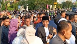 Jokowi Salat Iduladha di Simpanglima Semarang, Warga Berebut Swafoto