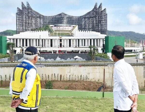 Saat Jokowi dan Pak Bas Menatap Istana IKN Jelang HUT ke-79 RI