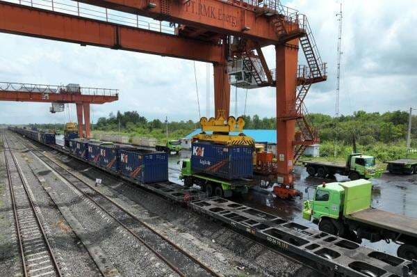 KAI Logistik Berhasil Kelola 5,8 Juta Ton Barang di Triwulan I 2025 KAI Logistik Berhasil Kelola 5,8 Juta Ton Barang di Triwulan I 2025