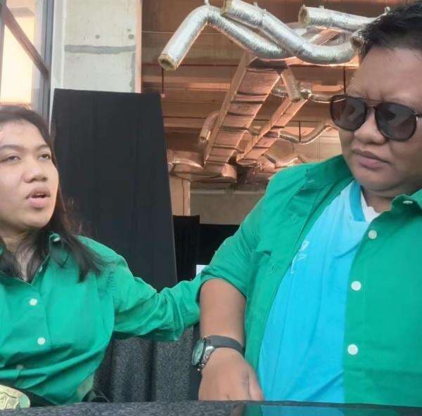 Kisah Pilu Konten Kreator Kak Gem, Tak Mau Pindah ke Jakarta karena Jaga Makam Ibu Kisah Pilu Konten Kreator Kak Gem, Tak Mau Pindah ke Jakarta karena Jaga Makam Ibu