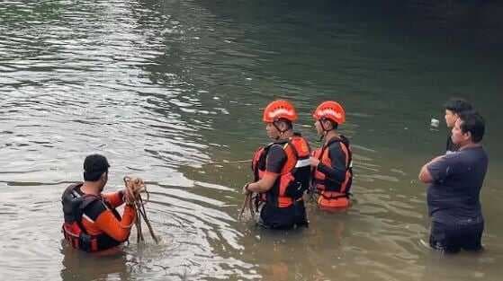 Tak Kuat Berenang, Kakak Adik Tenggelam di Sungai Kalibone Pangkep, 1 Tewas Tak Kuat Berenang, Kakak Adik Tenggelam di Sungai Kalibone Pangkep, 1 Tewas