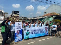 Kawal Program Prabowo-Gibran, Relawan Bagikan Makanan Bergizi Sasar <i>Driver</i> Ojol   