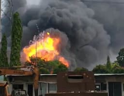 Kebakaran Hebat Gudang Oli di Tangerang, Sempat Ada Ledakan