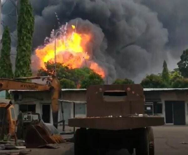 Breaking News! Gudang Oli di Tangerang Terbakar Hebat, Terdengar Suara Ledakan