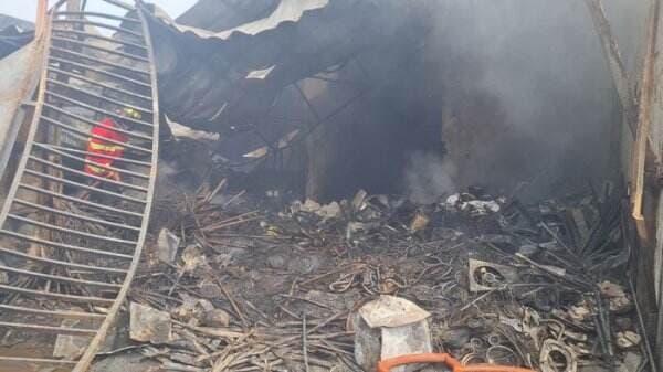  Kebakaran Gudang Perabotan di Bekasi, 5 Orang Tewas Terjebak di Kamar Mandi   