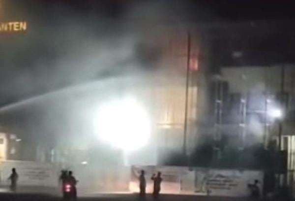 Breaking News: Markas Polda Banten Terbakar, 5 Mobil Damkar Dikerahkan Breaking News: Markas Polda Banten Terbakar, 5 Mobil Damkar Dikerahkan