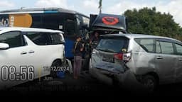 Kecelakaan Beruntun di Tol Dalam Kota, Mobil dan Bus Rusak Parah