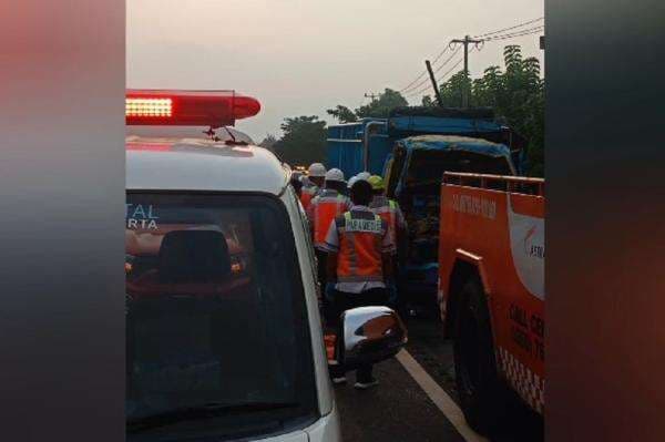 Kecelakaan Truk Tabrak Tronton di Tol Cipali, Sopir dan Penumpang Tewas Kecelakaan Truk Tabrak Tronton di Tol Cipali, Sopir dan Penumpang Tewas