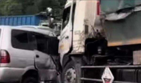 3 Kendaraan Kecelakaan Beruntun di Tol Jagorawi Akibat Sopir Mengantuk, Begini Kronologinya! 3 Kendaraan Kecelakaan Beruntun di Tol Jagorawi Akibat Sopir Mengantuk, Begini Kronologinya!