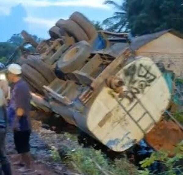 Truk Tangki Tabrak Puluhan Motor di Lampung, 1 Orang Tewas