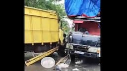 2 Truk Tabrakan di Jalintim OKI, 1 Orang Tewas