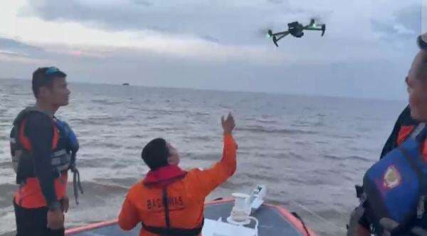 Tabrakan Kapal, 4 Nelayan Selamat dan 1 Hilang Tabrakan Kapal, 4 Nelayan Selamat dan 1 Hilang