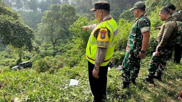 Rem Blong, Mobil Pikap Angkut LPG 3 Kg Tabrak Motor dan Rumah Warga di Malang Rem Blong, Mobil Pikap Angkut LPG 3 Kg Tabrak Motor dan Rumah Warga di Malang