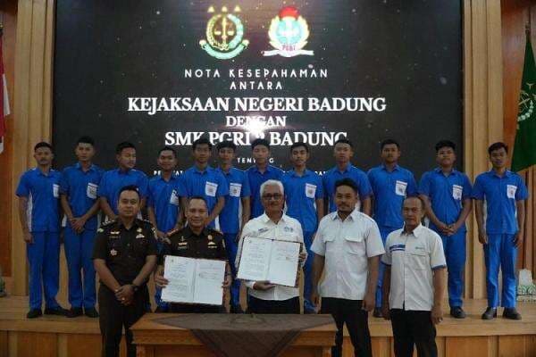 Kejari Badung Gandeng SMK PGRI 2 Memelihara Barang Bukti dan Sitaan Kendaraan Bermotor Kejari Badung Gandeng SMK PGRI 2 Memelihara Barang Bukti dan Sitaan Kendaraan Bermotor