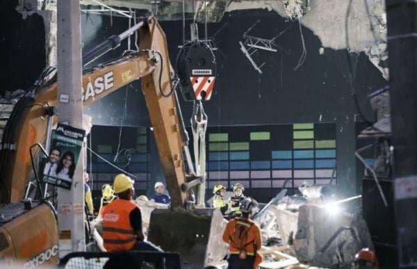 Detik-Detik Kelab Malam Ambruk saat Konser Musik, Korban Tewas Jadi 124 Orang Detik-Detik Kelab Malam Ambruk saat Konser Musik, Korban Tewas Jadi 124 Orang