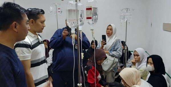 Diduga Usai Santap MBG, Puluhan Pelajar MAN I Cianjur Keracunan Diduga Usai Santap MBG, Puluhan Pelajar MAN I Cianjur Keracunan