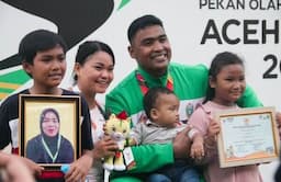 Kisah Haru Atlet Lempar Cakram Sumut, Pajang Foto Almarhumah Ibu saat Pengalungan Medali Emas PON XXI Aceh-Sumut 2024